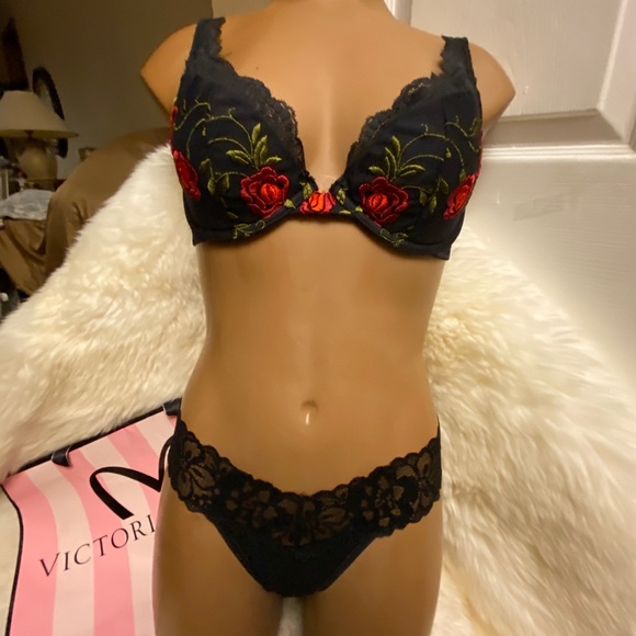 SOLD Victoria’s Secret Roses and Black lace Set - Picture 2 of 13